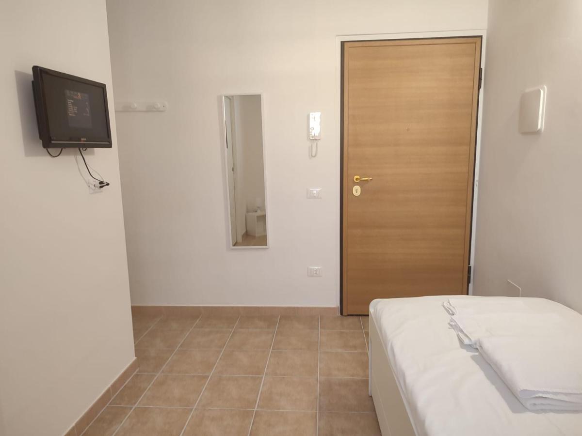 Via Cavour Hotel L'Aquila Luaran gambar